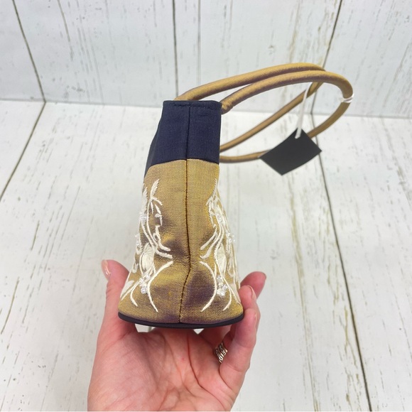 Claire V.‎ Handbag - Picture 15 of 16